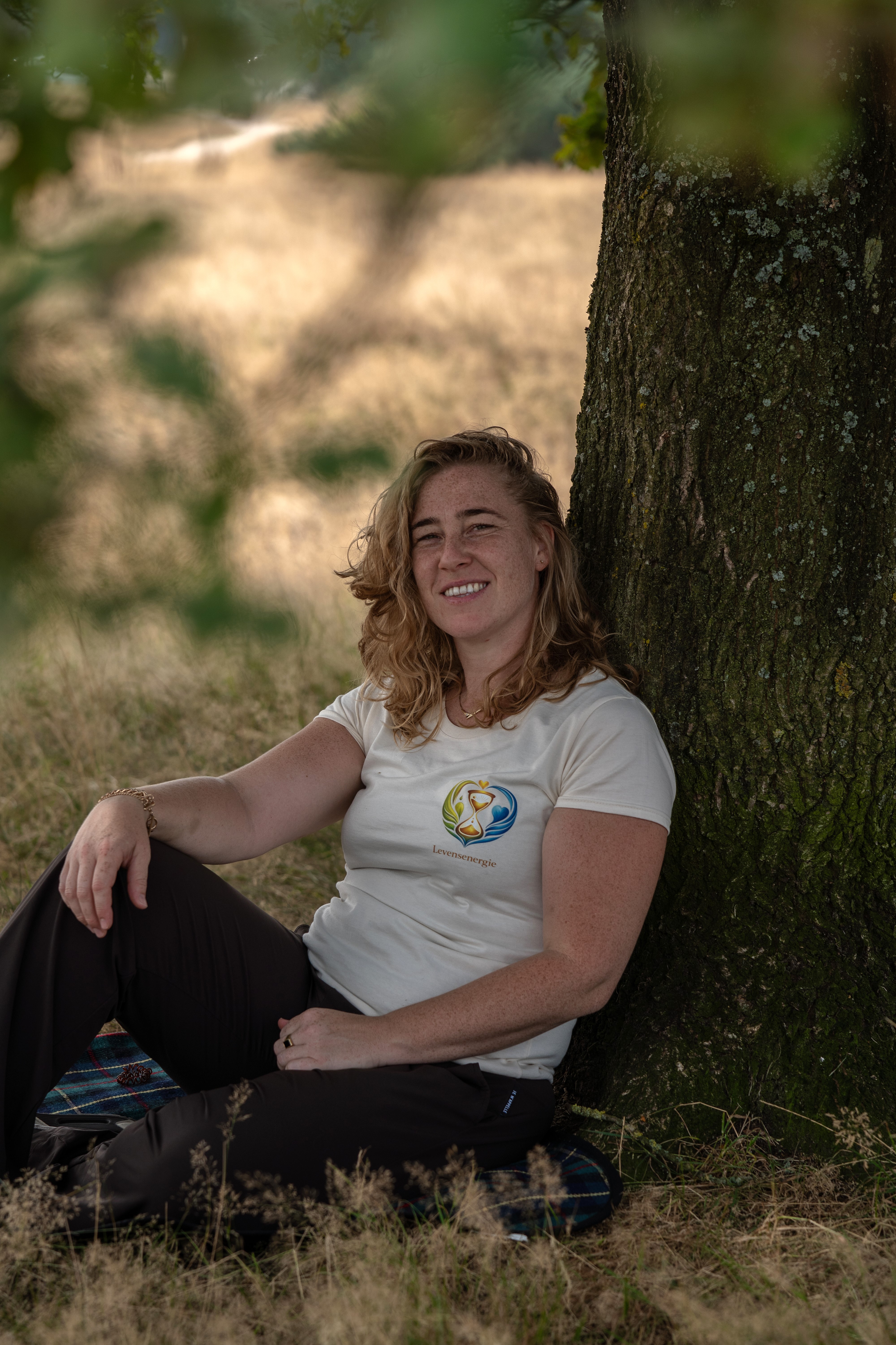 Jenneke Bouwmeester ontspannen in de natuur